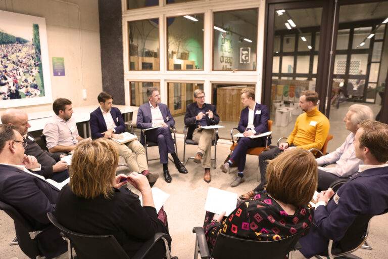 Futureproof Governance gaat over het ontwikkelen van leiderschapsvaardigheden in stakeholder intelligence en intergenerationele governance met de Young Board Academy met als resultaat toekomstbestendige organisaties met een lange termijn succes strategie.